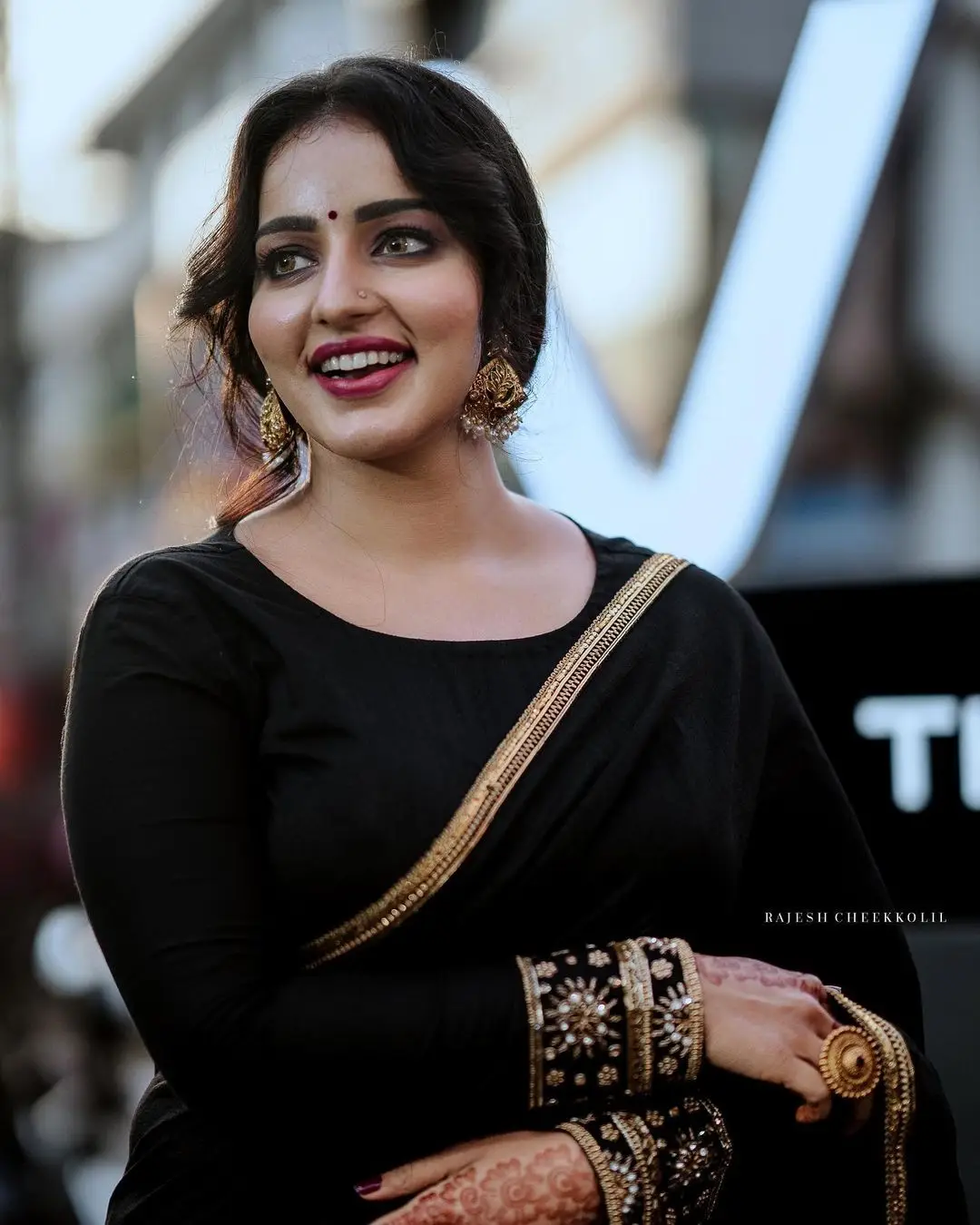 Malavika Menon In South Indian Traditional Black Saree Blouse